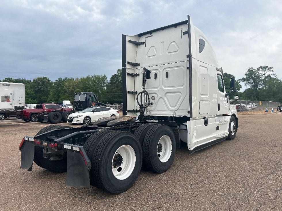 Sleeper Tractor-Heavy Duty Tractors-Freightliner-2020-T12664ST-Jackson-MS-610,571\n\t\tmiles-$ 54,250 - Image 7