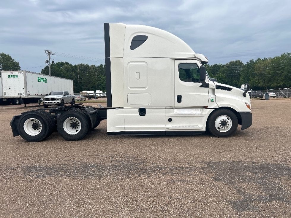 Sleeper Tractor-Heavy Duty Tractors-Freightliner-2020-T12664ST-Jackson-MS-610,571\n\t\tmiles-$ 54,250 - Image 8