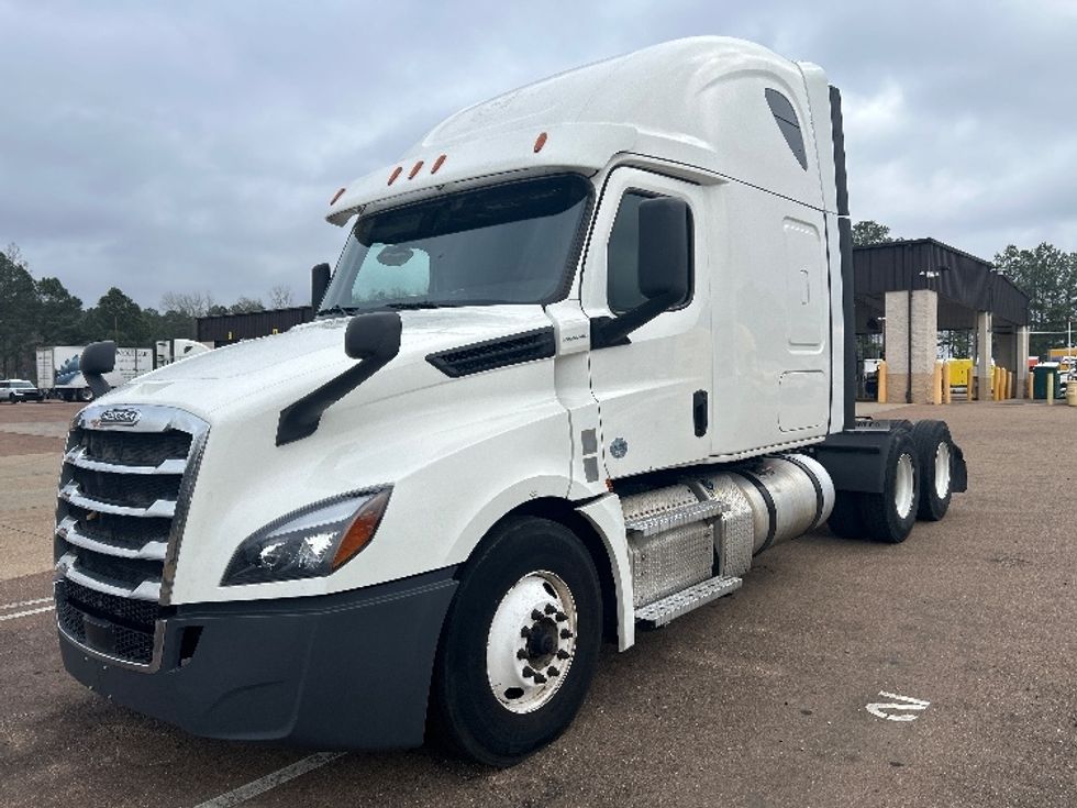 Sleeper Tractor-Heavy Duty Tractors-Freightliner-2020-T12664ST-Jackson-MS-621,640\n\t\tmiles-$ 52,500 - Image 1