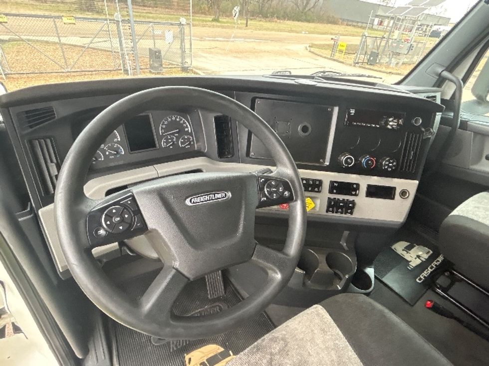 Sleeper Tractor-Heavy Duty Tractors-Freightliner-2020-T12664ST-Jackson-MS-621,640\n\t\tmiles-$ 52,500 - Image 11