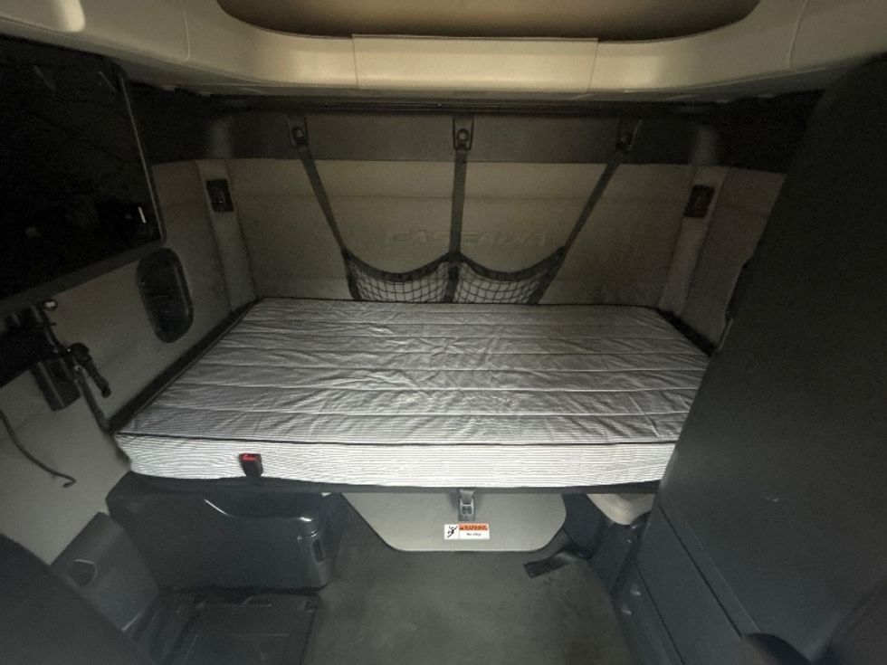 Sleeper Tractor-Heavy Duty Tractors-Freightliner-2020-T12664ST-Jackson-MS-621,640\n\t\tmiles-$ 52,500 - Image 16