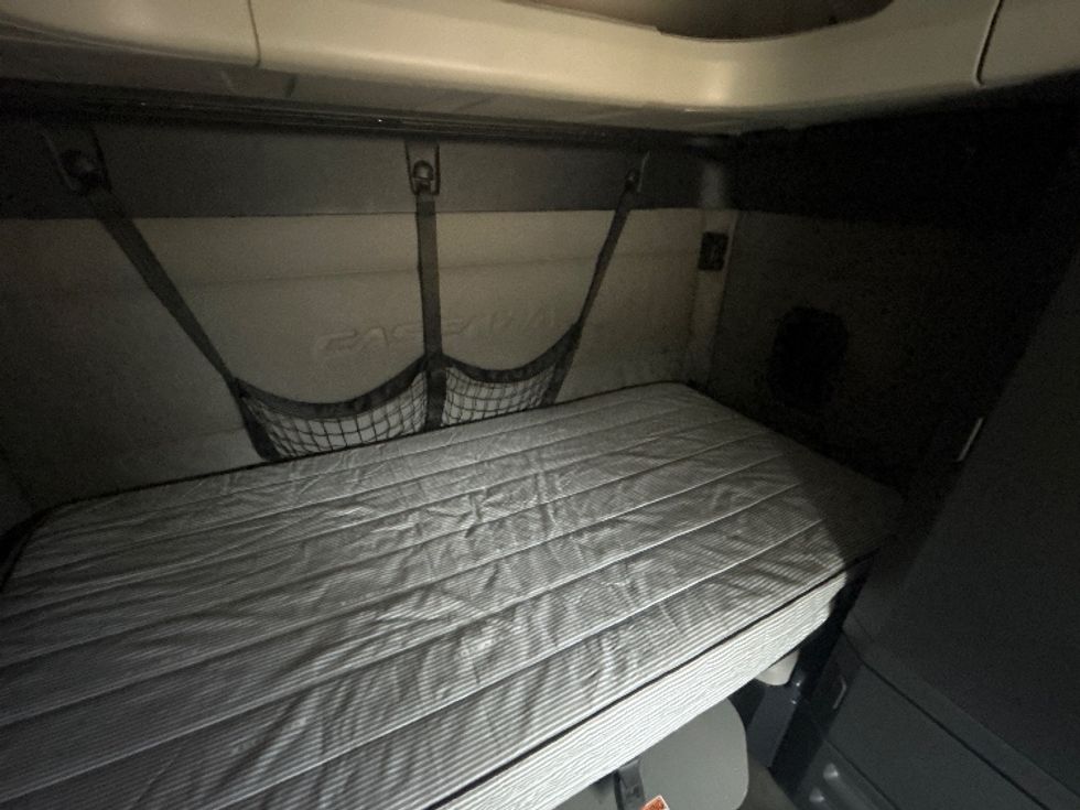 Sleeper Tractor-Heavy Duty Tractors-Freightliner-2020-T12664ST-Jackson-MS-621,640\n\t\tmiles-$ 52,500 - Image 17