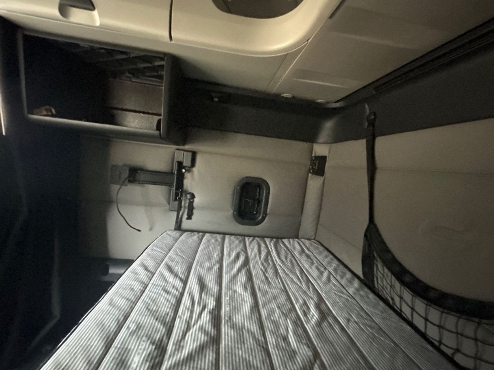 Sleeper Tractor-Heavy Duty Tractors-Freightliner-2020-T12664ST-Jackson-MS-621,640\n\t\tmiles-$ 52,500 - Image 18