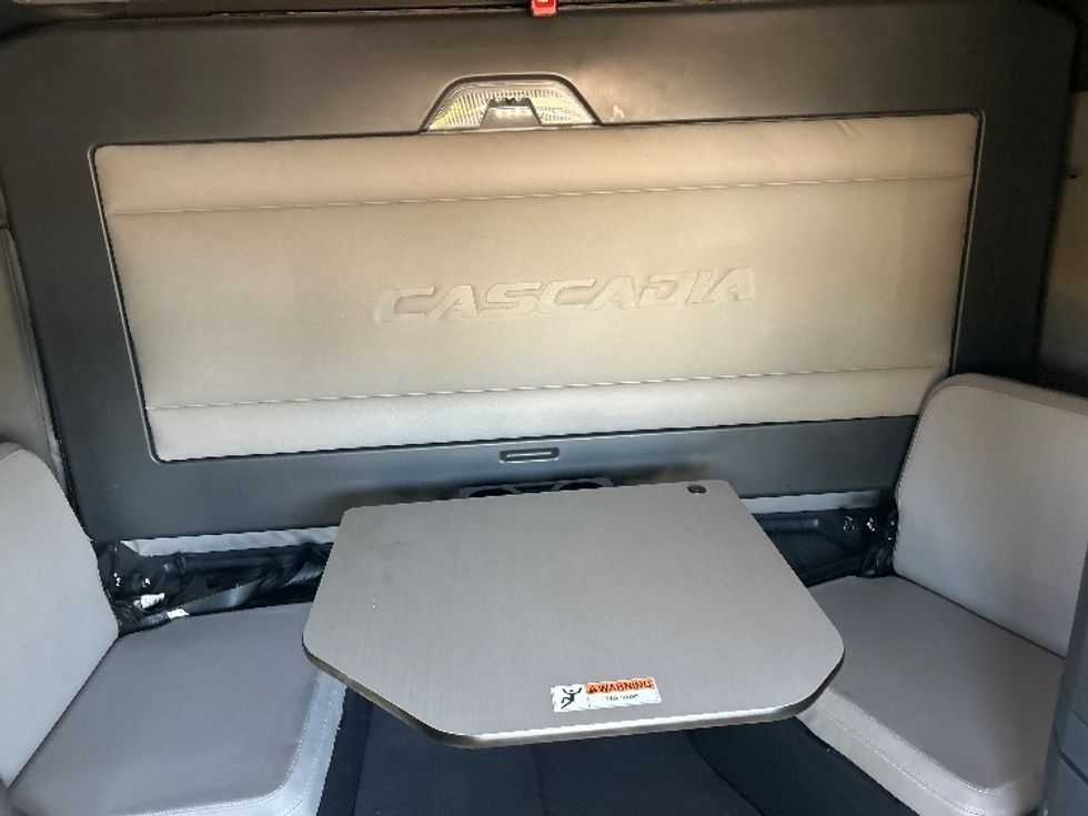 Sleeper Tractor-Heavy Duty Tractors-Freightliner-2020-T12664ST-Jackson-MS-621,640\n\t\tmiles-$ 52,500 - Image 22