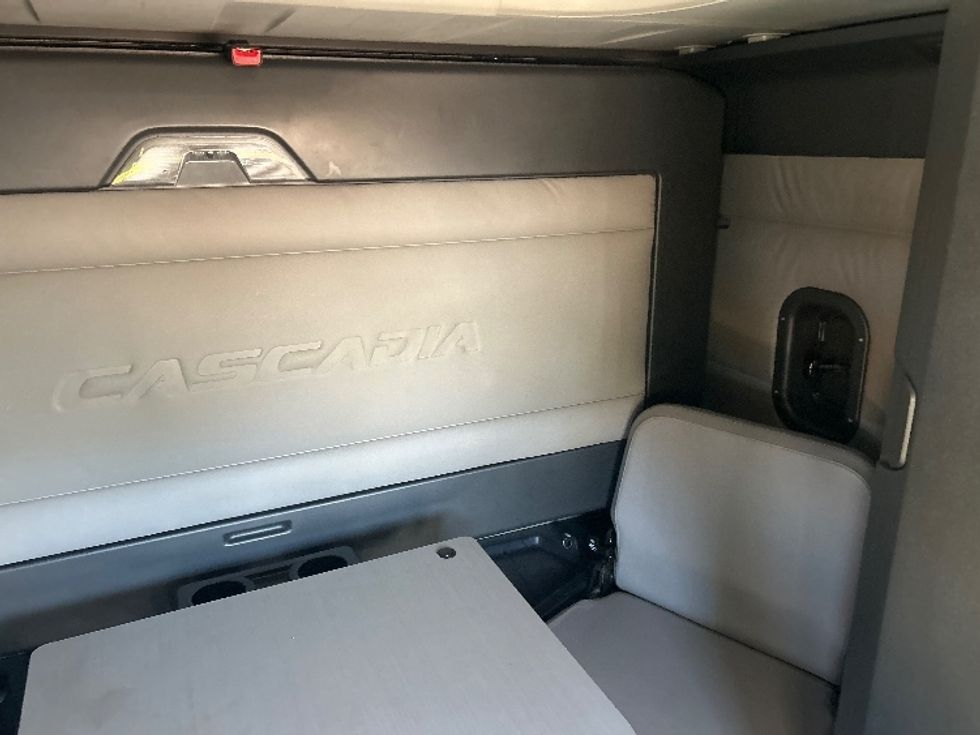 Sleeper Tractor-Heavy Duty Tractors-Freightliner-2020-T12664ST-Jackson-MS-621,640\n\t\tmiles-$ 52,500 - Image 23