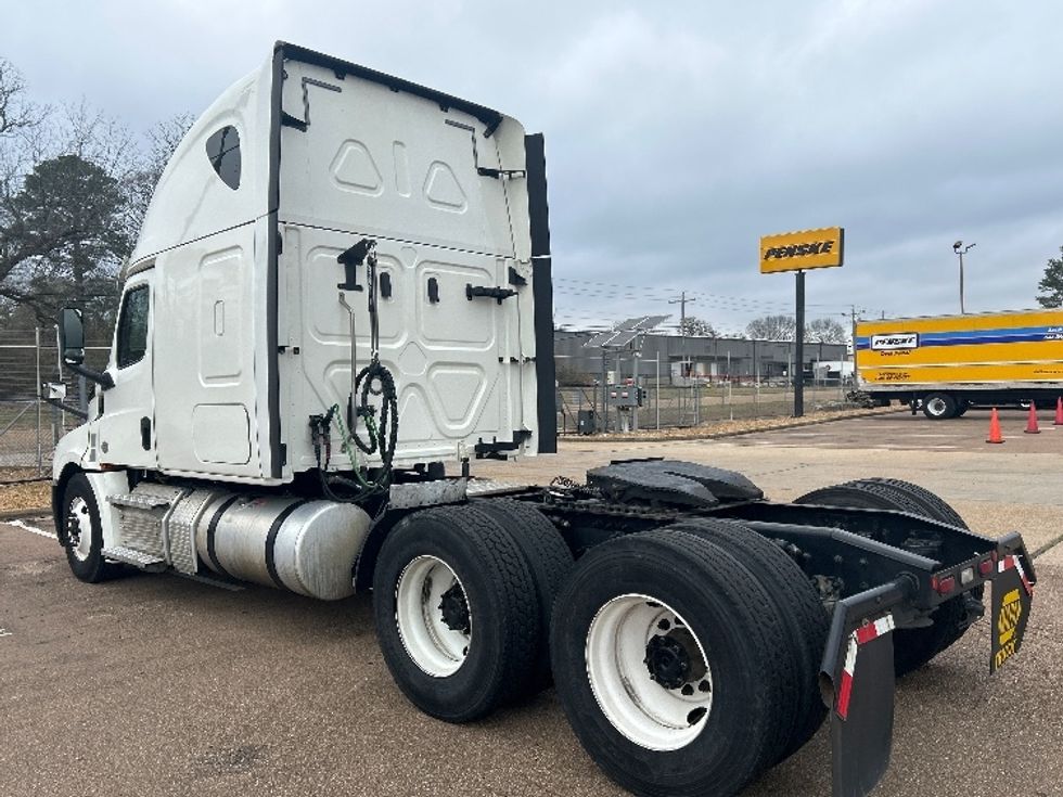 Sleeper Tractor-Heavy Duty Tractors-Freightliner-2020-T12664ST-Jackson-MS-621,640\n\t\tmiles-$ 52,500 - Image 5
