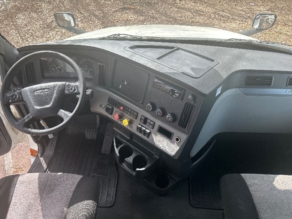 Sleeper Tractor-Heavy Duty Tractors-Freightliner-2020-T12664ST-Jackson-MS-624,037\n\t\tmiles-$ 13,500 - Image 11