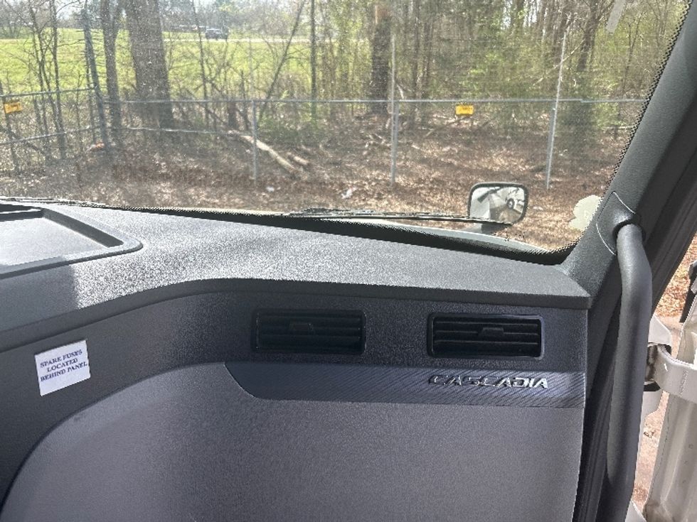 Sleeper Tractor-Heavy Duty Tractors-Freightliner-2020-T12664ST-Jackson-MS-624,037\n\t\tmiles-$ 13,500 - Image 13