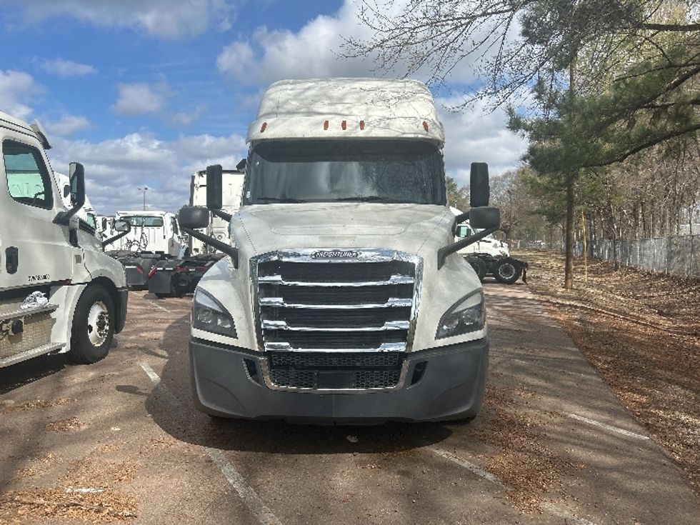 Sleeper Tractor-Heavy Duty Tractors-Freightliner-2020-T12664ST-Jackson-MS-624,037\n\t\tmiles-$ 13,500 - Image 2