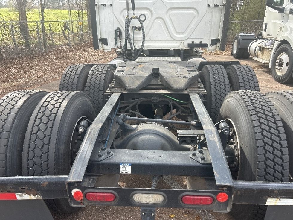 Sleeper Tractor-Heavy Duty Tractors-Freightliner-2020-T12664ST-Jackson-MS-624,037\n\t\tmiles-$ 13,500 - Image 6