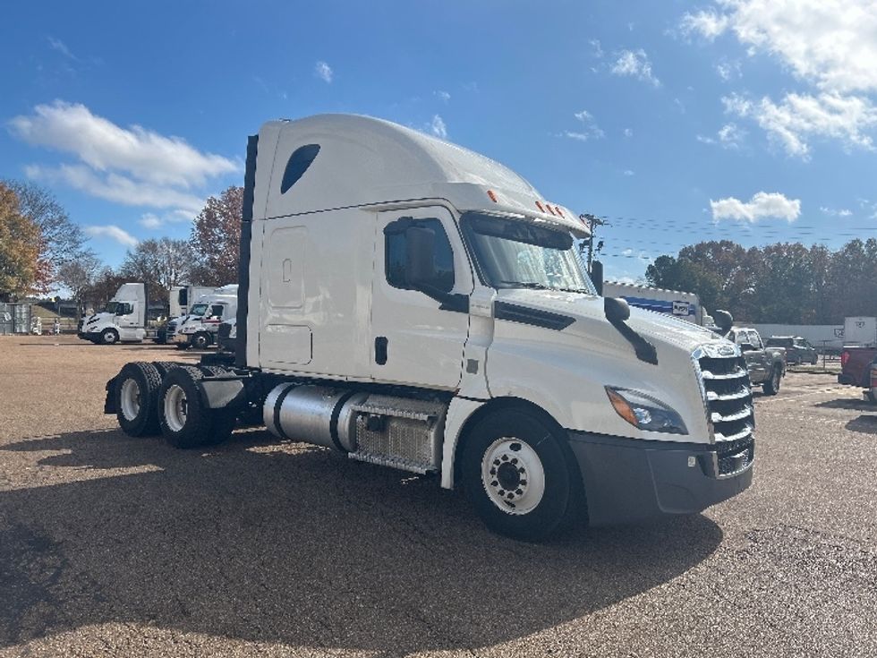 Sleeper Tractor-Heavy Duty Tractors-Freightliner-2020-T12664ST-Jackson-MS-633,157\n\t\tmiles-$ 50,750 - Image 1