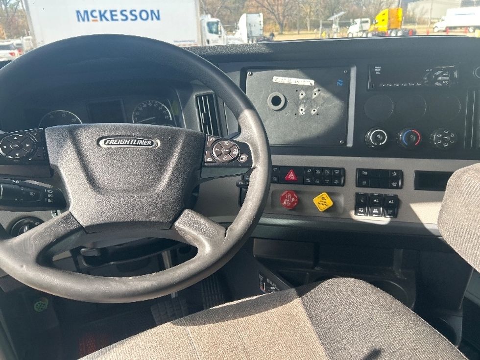 Sleeper Tractor-Heavy Duty Tractors-Freightliner-2020-T12664ST-Jackson-MS-633,157\n\t\tmiles-$ 50,750 - Image 11