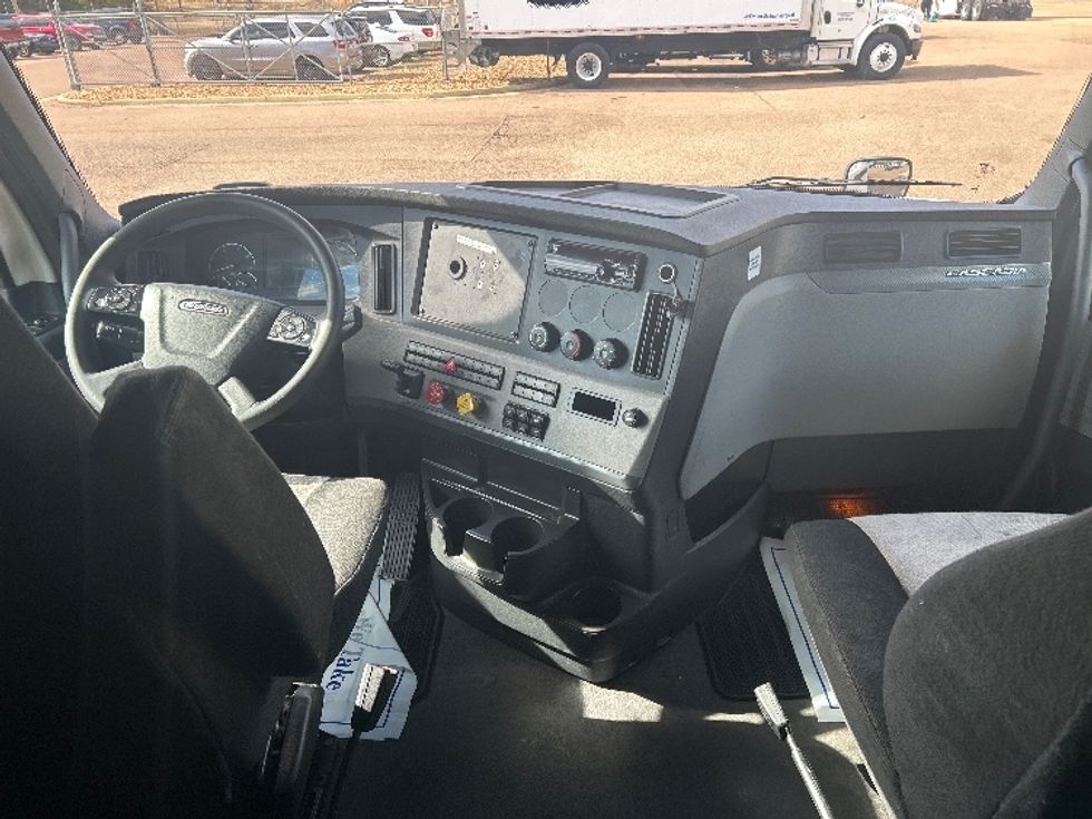 Sleeper Tractor-Heavy Duty Tractors-Freightliner-2020-T12664ST-Jackson-MS-633,157\n\t\tmiles-$ 50,750 - Image 12