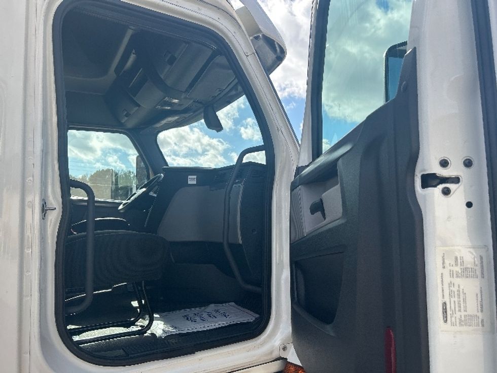 Sleeper Tractor-Heavy Duty Tractors-Freightliner-2020-T12664ST-Jackson-MS-633,157\n\t\tmiles-$ 50,750 - Image 13