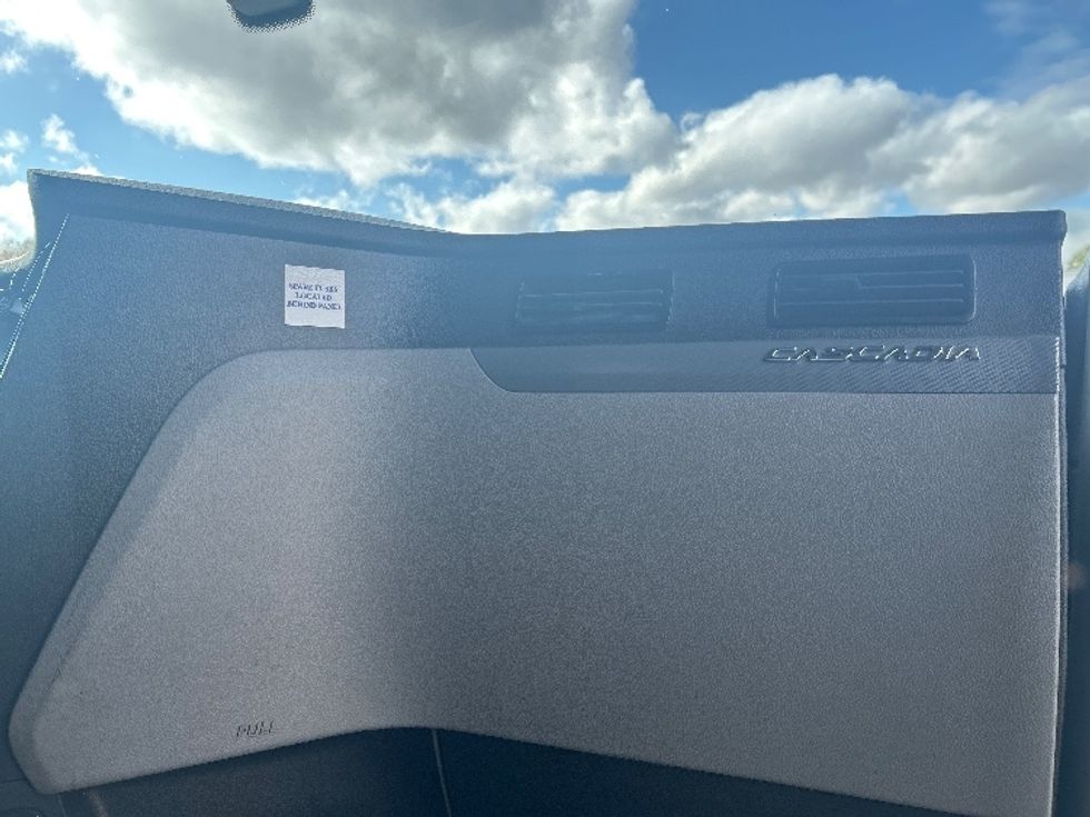 Sleeper Tractor-Heavy Duty Tractors-Freightliner-2020-T12664ST-Jackson-MS-633,157\n\t\tmiles-$ 50,750 - Image 14