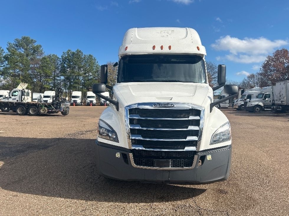 Sleeper Tractor-Heavy Duty Tractors-Freightliner-2020-T12664ST-Jackson-MS-633,157\n\t\tmiles-$ 50,750 - Image 2