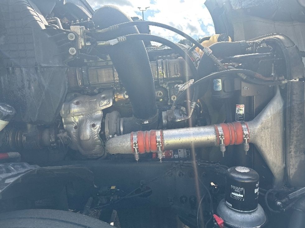 Sleeper Tractor-Heavy Duty Tractors-Freightliner-2020-T12664ST-Jackson-MS-633,157\n\t\tmiles-$ 50,750 - Image 20