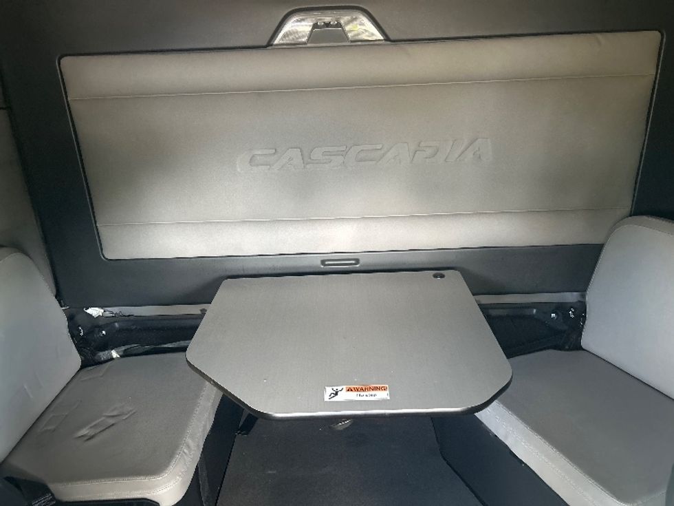 Sleeper Tractor-Heavy Duty Tractors-Freightliner-2020-T12664ST-Jackson-MS-633,157\n\t\tmiles-$ 50,750 - Image 22