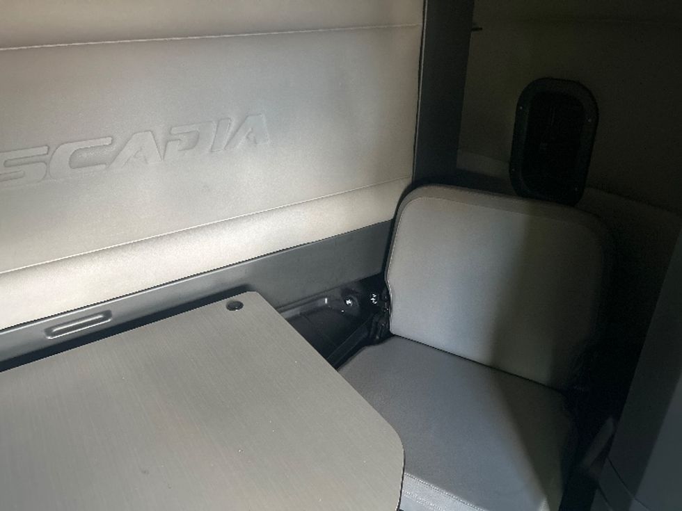 Sleeper Tractor-Heavy Duty Tractors-Freightliner-2020-T12664ST-Jackson-MS-633,157\n\t\tmiles-$ 50,750 - Image 23