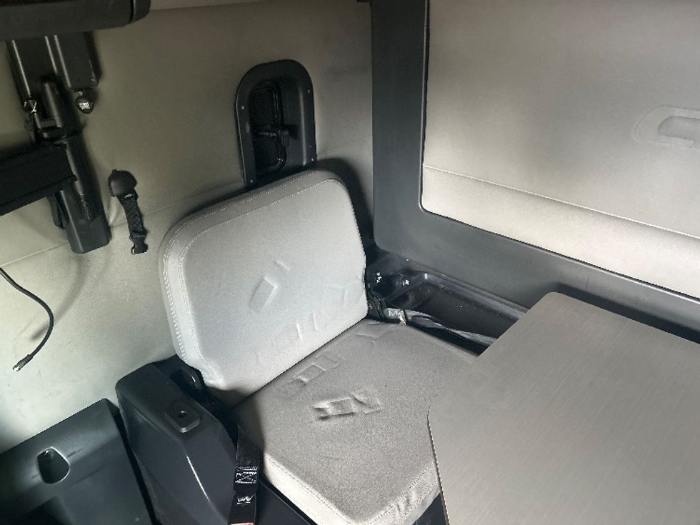 Sleeper Tractor-Heavy Duty Tractors-Freightliner-2020-T12664ST-Jackson-MS-633,157\n\t\tmiles-$ 50,750 - Image 24