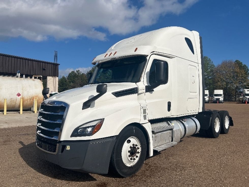 Sleeper Tractor-Heavy Duty Tractors-Freightliner-2020-T12664ST-Jackson-MS-633,157\n\t\tmiles-$ 50,750 - Image 3