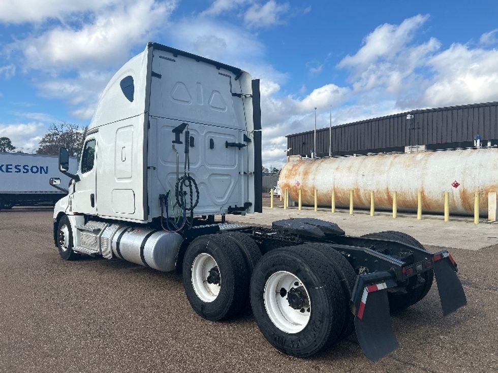 Sleeper Tractor-Heavy Duty Tractors-Freightliner-2020-T12664ST-Jackson-MS-633,157\n\t\tmiles-$ 50,750 - Image 5