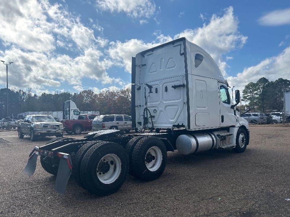Sleeper Tractor-Heavy Duty Tractors-Freightliner-2020-T12664ST-Jackson-MS-633,157\n\t\tmiles-$ 50,750 - Image 7
