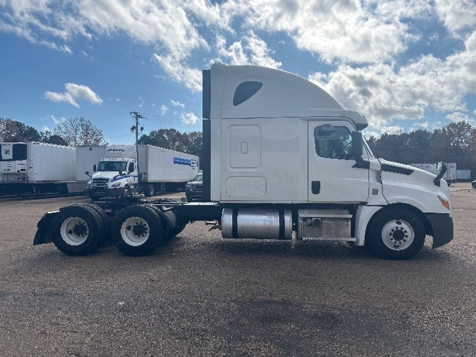 Sleeper Tractor-Heavy Duty Tractors-Freightliner-2020-T12664ST-Jackson-MS-633,157\n\t\tmiles-$ 50,750 - Image 8