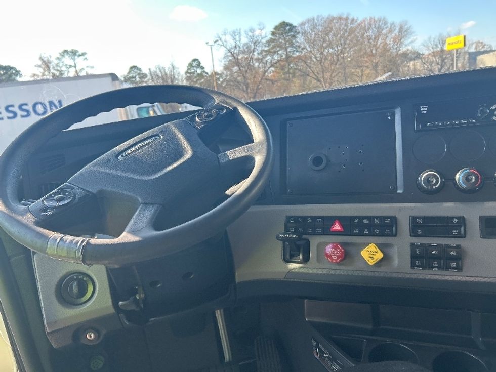 Sleeper Tractor-Heavy Duty Tractors-Freightliner-2020-T12664ST-Jackson-MS-652,506\n\t\tmiles-$ 51,500 - Image 11