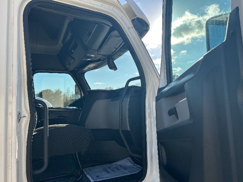 Sleeper Tractor-Heavy Duty Tractors-Freightliner-2020-T12664ST-Jackson-MS-652,506\n\t\tmiles-$ 51,500 - Image 13