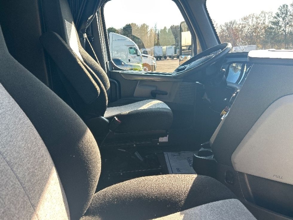 Sleeper Tractor-Heavy Duty Tractors-Freightliner-2020-T12664ST-Jackson-MS-652,506\n\t\tmiles-$ 51,500 - Image 15