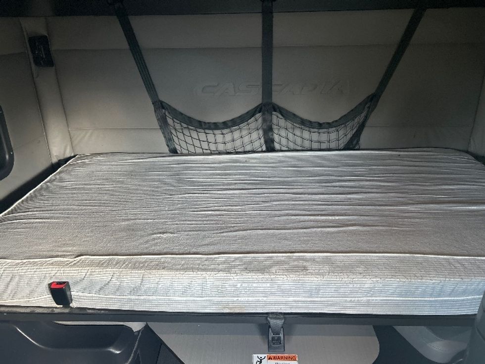 Sleeper Tractor-Heavy Duty Tractors-Freightliner-2020-T12664ST-Jackson-MS-652,506\n\t\tmiles-$ 51,500 - Image 16