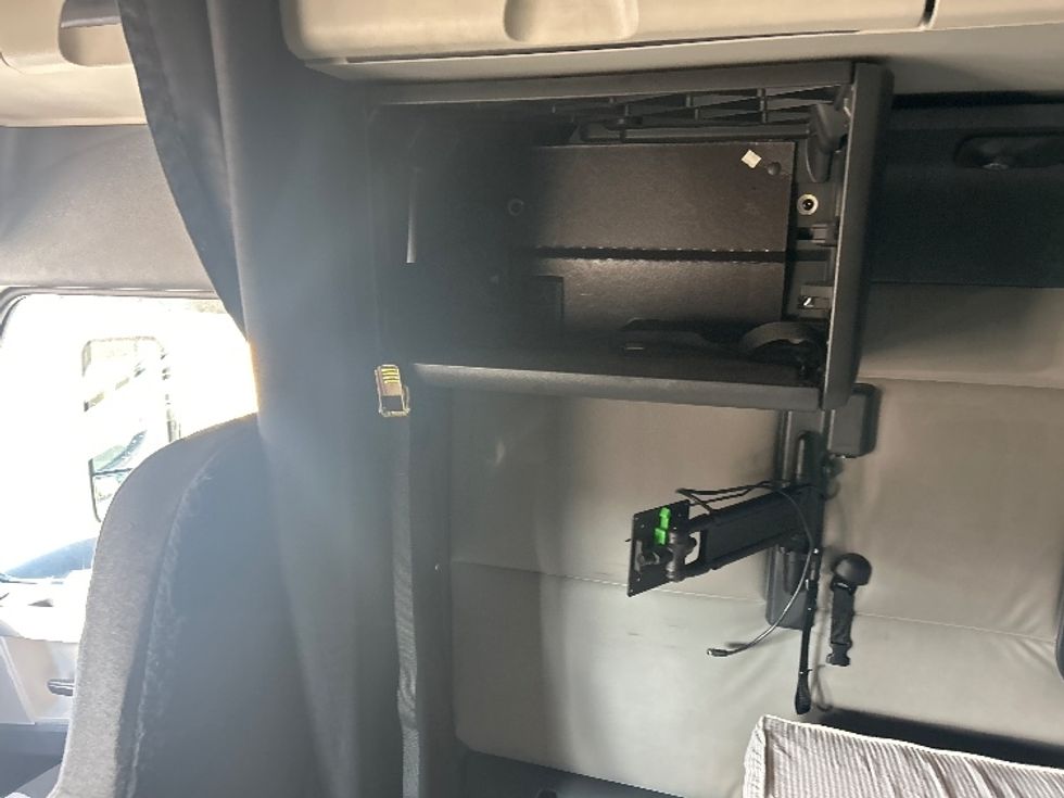 Sleeper Tractor-Heavy Duty Tractors-Freightliner-2020-T12664ST-Jackson-MS-652,506\n\t\tmiles-$ 51,500 - Image 19