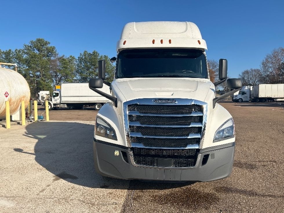 Sleeper Tractor-Heavy Duty Tractors-Freightliner-2020-T12664ST-Jackson-MS-652,506\n\t\tmiles-$ 51,500 - Image 2