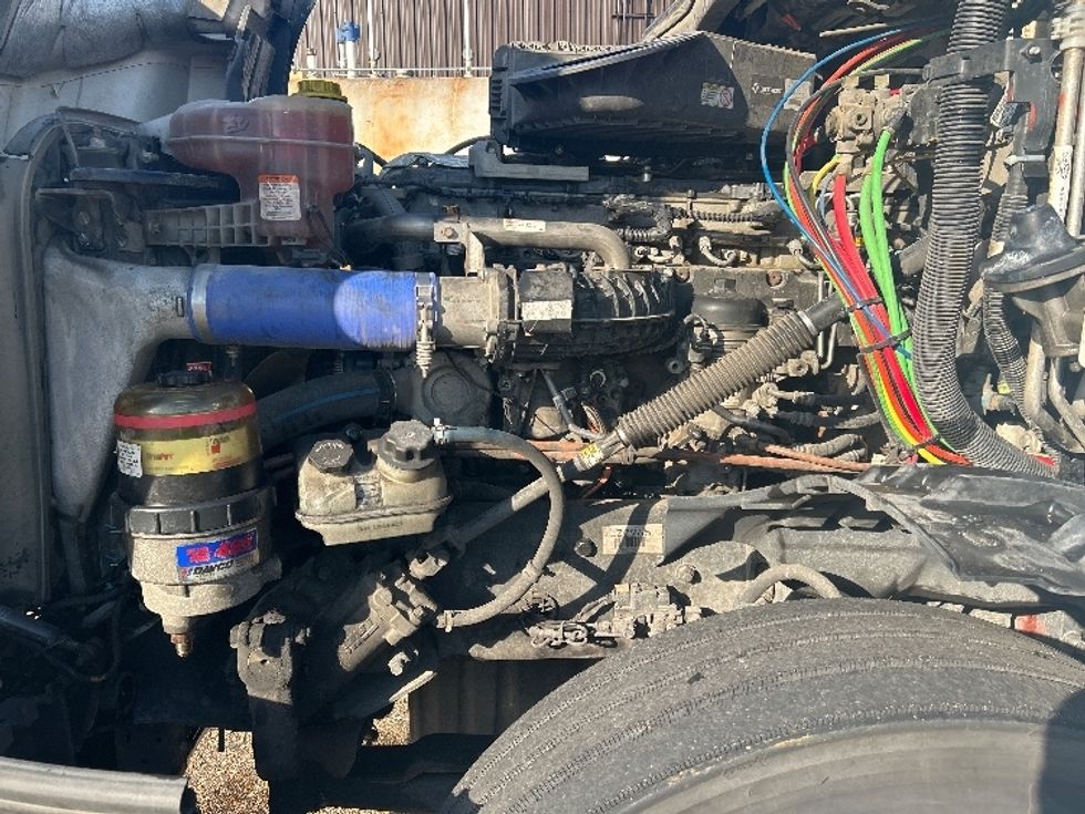 Sleeper Tractor-Heavy Duty Tractors-Freightliner-2020-T12664ST-Jackson-MS-652,506\n\t\tmiles-$ 51,500 - Image 21