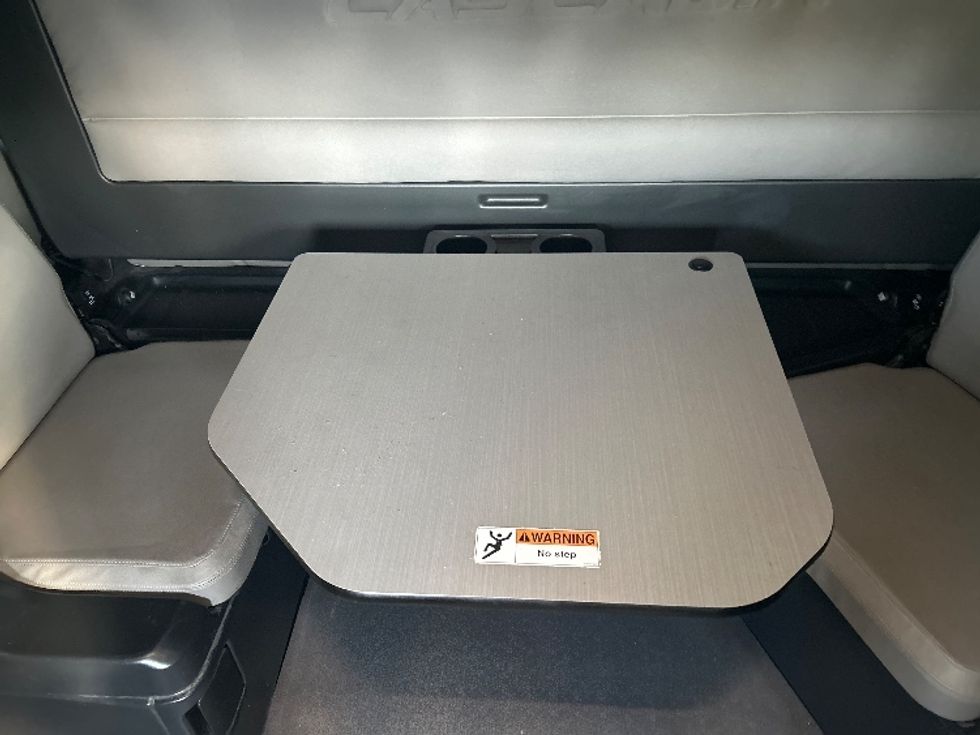 Sleeper Tractor-Heavy Duty Tractors-Freightliner-2020-T12664ST-Jackson-MS-652,506\n\t\tmiles-$ 51,500 - Image 22