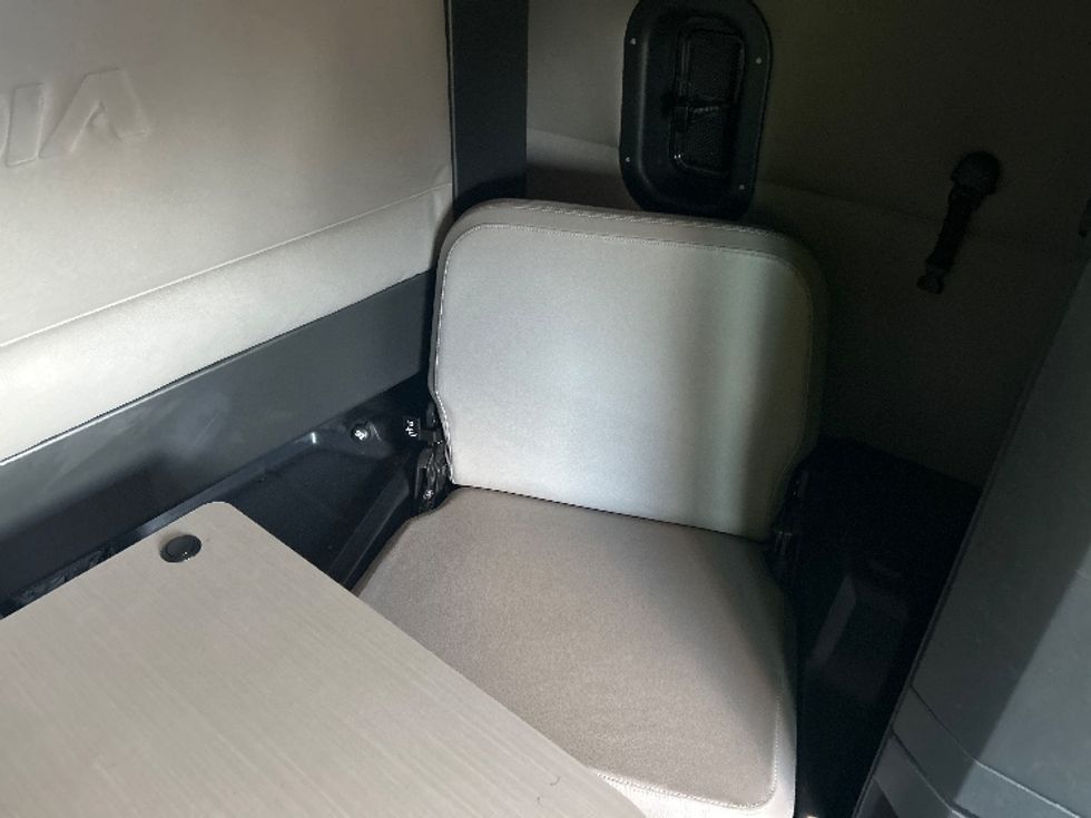 Sleeper Tractor-Heavy Duty Tractors-Freightliner-2020-T12664ST-Jackson-MS-652,506\n\t\tmiles-$ 51,500 - Image 23