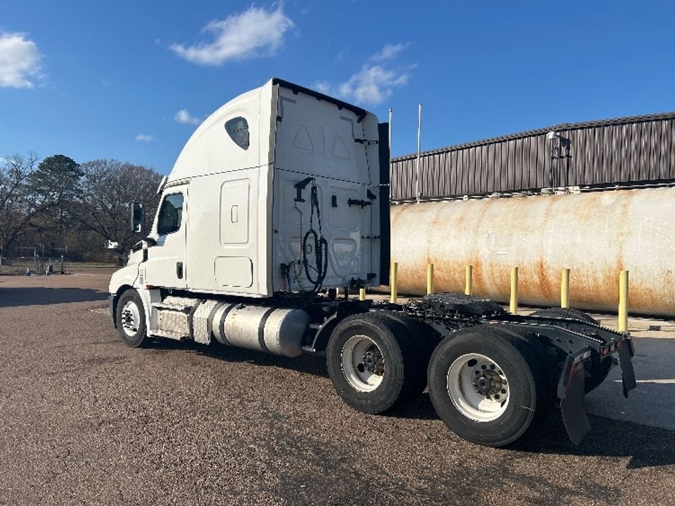 Sleeper Tractor-Heavy Duty Tractors-Freightliner-2020-T12664ST-Jackson-MS-652,506\n\t\tmiles-$ 51,500 - Image 5