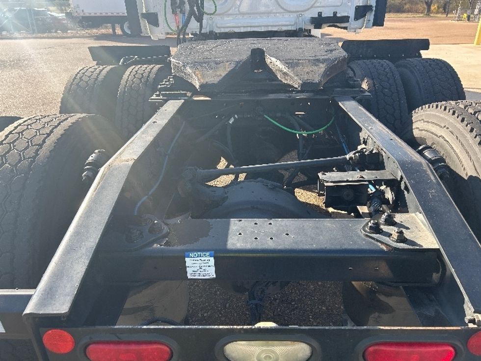 Sleeper Tractor-Heavy Duty Tractors-Freightliner-2020-T12664ST-Jackson-MS-652,506\n\t\tmiles-$ 51,500 - Image 6