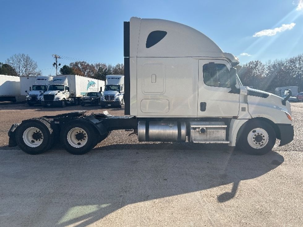 Sleeper Tractor-Heavy Duty Tractors-Freightliner-2020-T12664ST-Jackson-MS-652,506\n\t\tmiles-$ 51,500 - Image 8