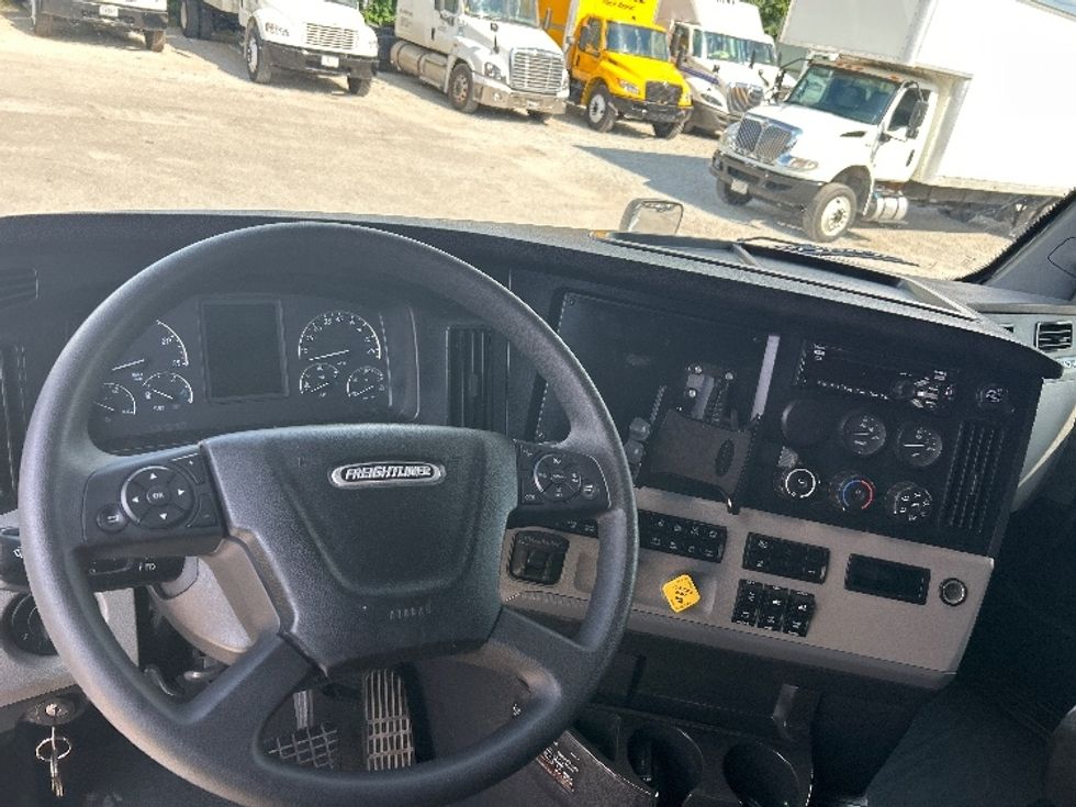 Sleeper Tractor-Heavy Duty Tractors-Freightliner-2020-T12664ST-Jackson-TN-555,332\n\t\tmiles-$ 59,750 - Image 11