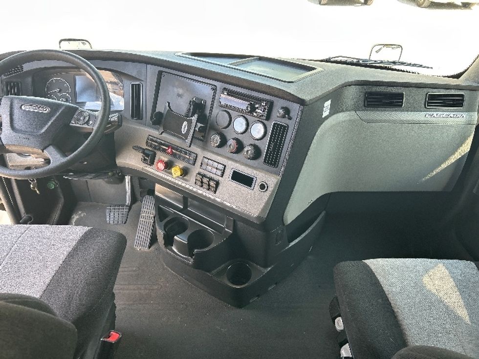 Sleeper Tractor-Heavy Duty Tractors-Freightliner-2020-T12664ST-Jackson-TN-555,332\n\t\tmiles-$ 59,750 - Image 12