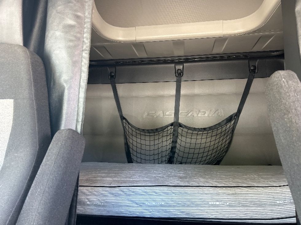 Sleeper Tractor-Heavy Duty Tractors-Freightliner-2020-T12664ST-Jackson-TN-555,332\n\t\tmiles-$ 59,750 - Image 16