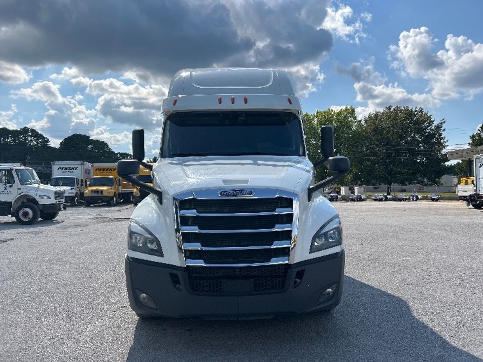 Sleeper Tractor-Heavy Duty Tractors-Freightliner-2020-T12664ST-Jackson-TN-555,332\n\t\tmiles-$ 59,750 - Image 2