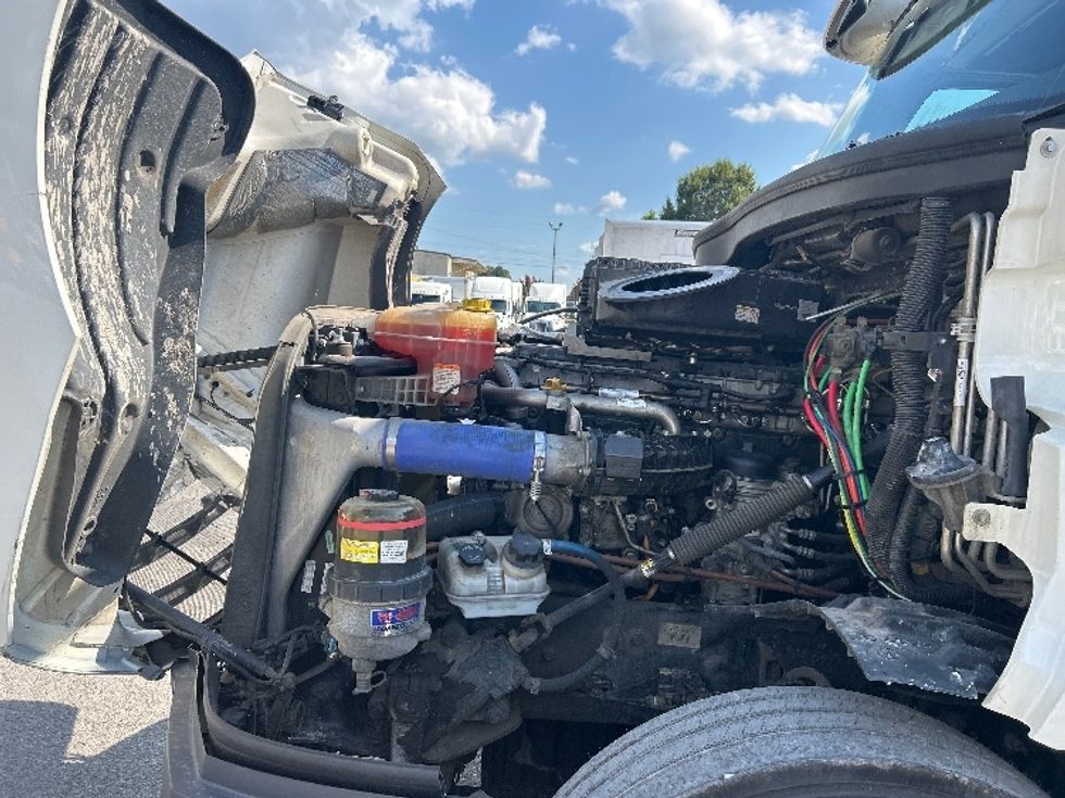 Sleeper Tractor-Heavy Duty Tractors-Freightliner-2020-T12664ST-Jackson-TN-555,332\n\t\tmiles-$ 59,750 - Image 21