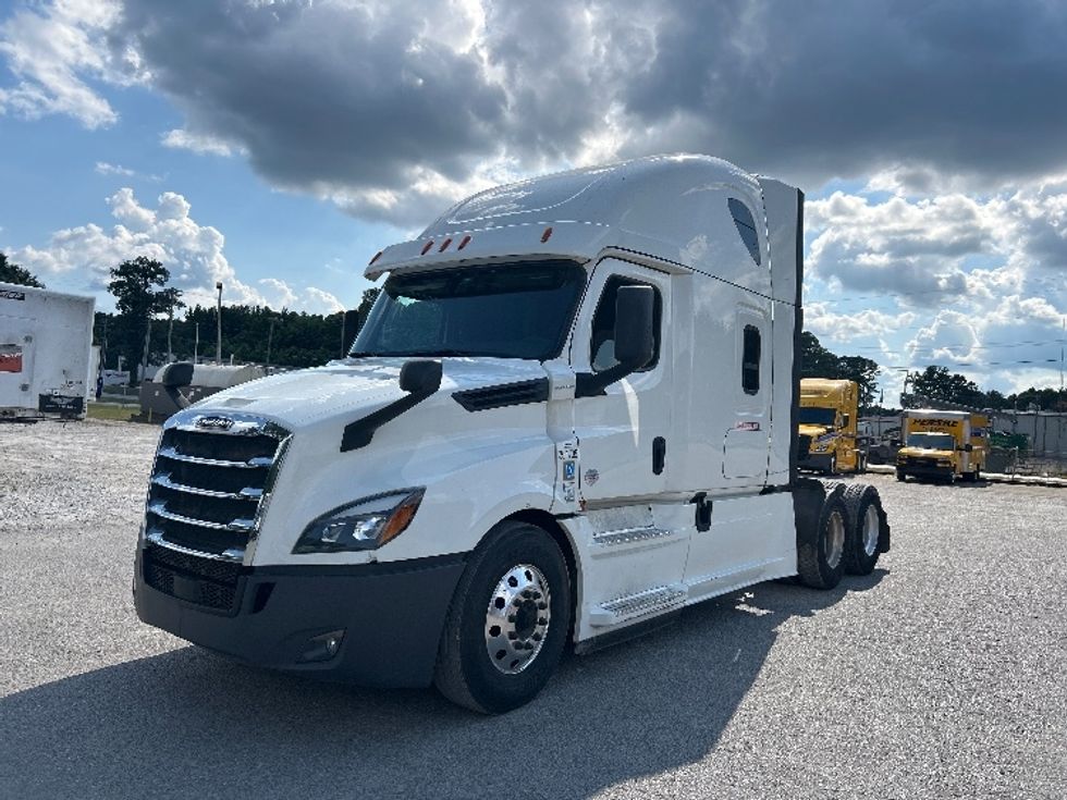 Sleeper Tractor-Heavy Duty Tractors-Freightliner-2020-T12664ST-Jackson-TN-555,332\n\t\tmiles-$ 59,750 - Image 3