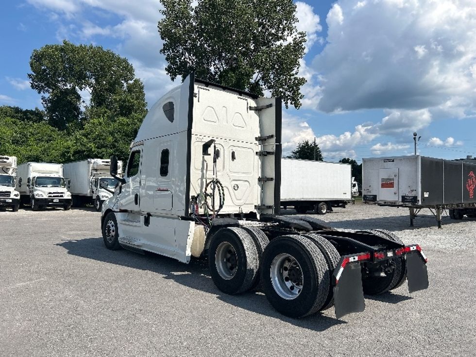 Sleeper Tractor-Heavy Duty Tractors-Freightliner-2020-T12664ST-Jackson-TN-555,332\n\t\tmiles-$ 59,750 - Image 5