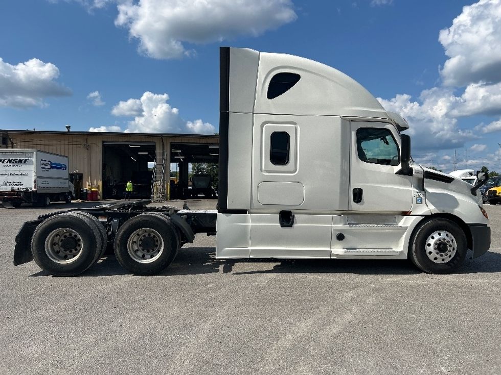 Sleeper Tractor-Heavy Duty Tractors-Freightliner-2020-T12664ST-Jackson-TN-555,332\n\t\tmiles-$ 59,750 - Image 8