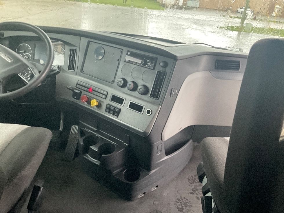 Sleeper Tractor-Heavy Duty Tractors-Freightliner-2020-T12664ST-Jackson-TN-663,684\n\t\tmiles-$ 48,250 - Image 12