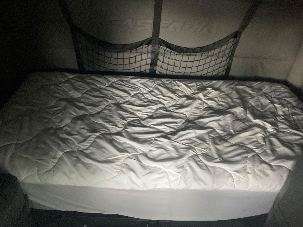 Sleeper Tractor-Heavy Duty Tractors-Freightliner-2020-T12664ST-Jackson-TN-663,684\n\t\tmiles-$ 48,250 - Image 16